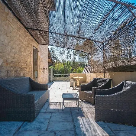 Maison En Pierre Avec Piscine A Barjac, 16 Personnes