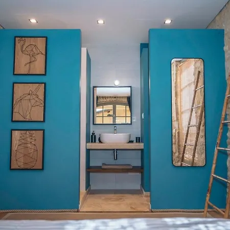 Holiday home Maison En Pierre Avec Piscine A Barjac, 16 Personnes *
