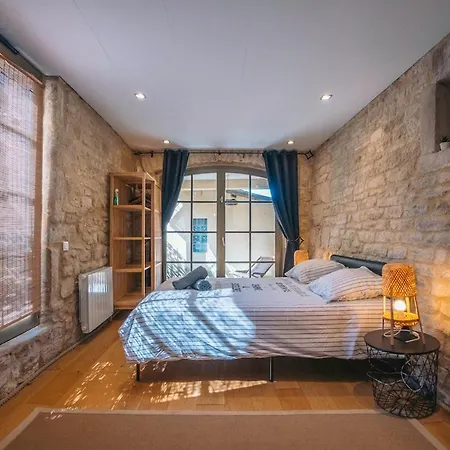 Maison En Pierre Avec Piscine A Barjac, 16 Personnes * Barjac (Gard)