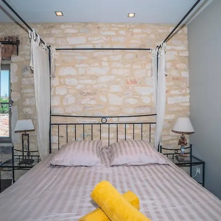 Maison En Pierre Avec Piscine A Barjac, 16 Personnes Holiday home Barjac (Gard)