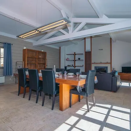 Maison En Pierre Avec Piscine A Barjac, 16 Personnes * Barjac (Gard)