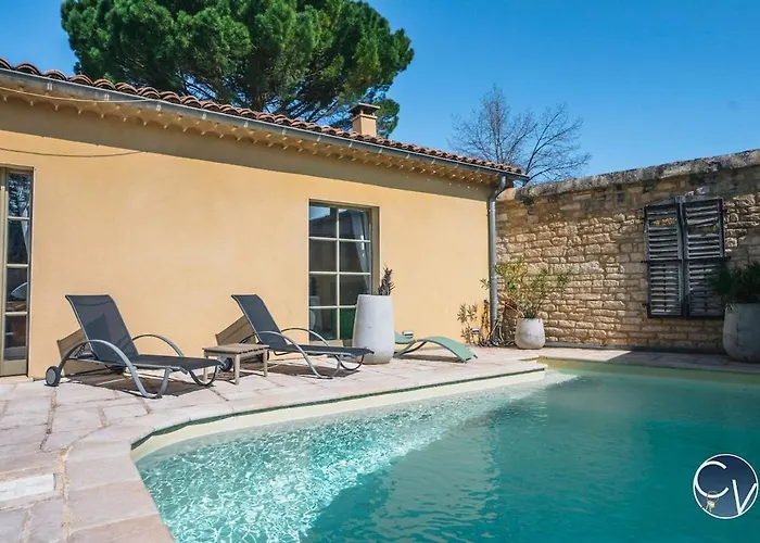 Hébergement de vacances Maison En Pierre Avec Piscine à Barjac, 16 Personnes Barjac (Gard)