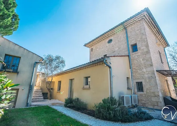Hébergement de vacances Maison En Pierre Avec Piscine à Barjac, 16 Personnes *