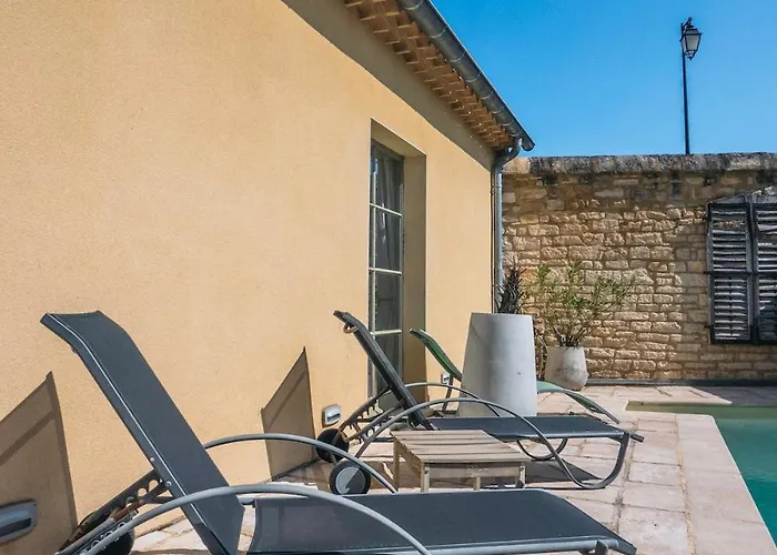 Maison En Pierre Avec Piscine à Barjac, 16 Personnes Hébergement de vacances *