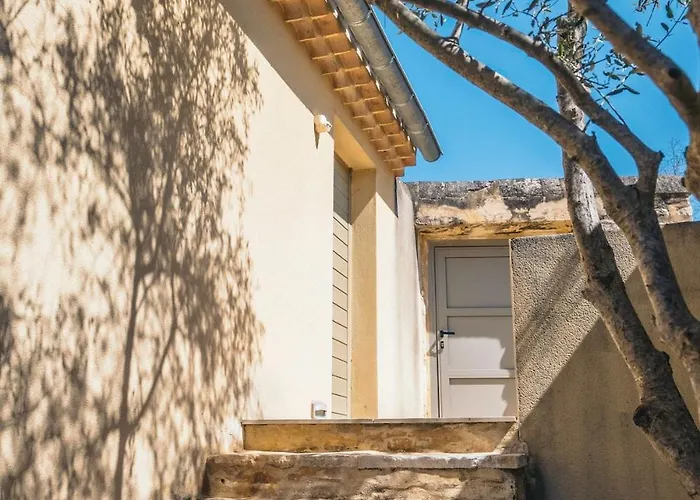 Maison En Pierre Avec Piscine à Barjac, 16 Personnes * Barjac (Gard)