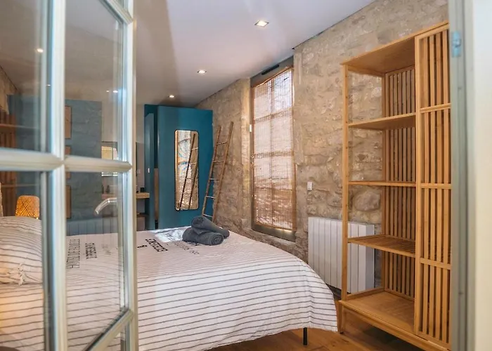 Maison En Pierre Avec Piscine à Barjac, 16 Personnes Barjac (Gard)