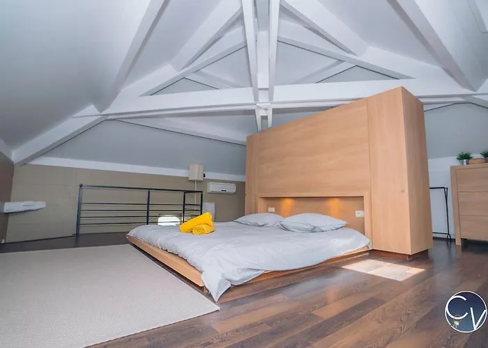 Maison En Pierre Avec Piscine à Barjac, 16 Personnes