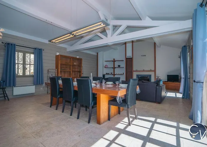 Maison En Pierre Avec Piscine à Barjac, 16 Personnes * Barjac (Gard)