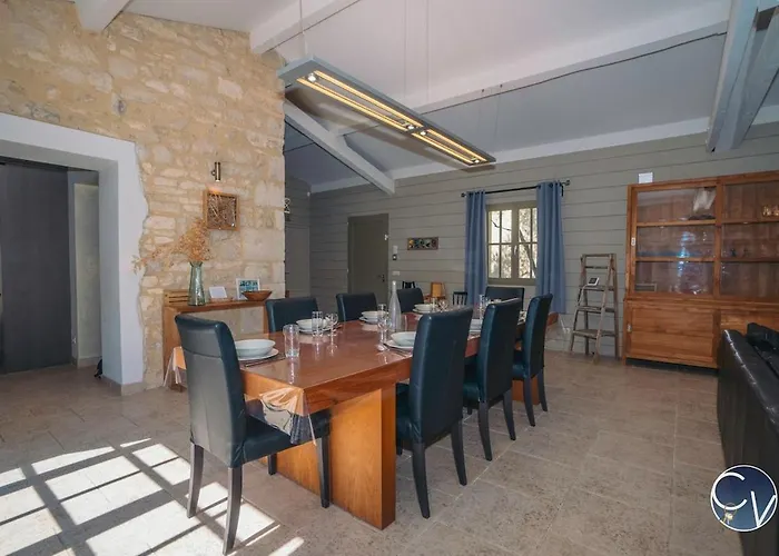 Maison En Pierre Avec Piscine à Barjac, 16 Personnes * Barjac (Gard)