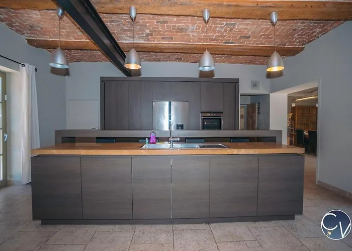 Maison En Pierre Avec Piscine à Barjac, 16 Personnes Hébergement de vacances *