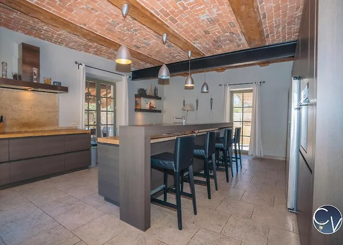 Maison En Pierre Avec Piscine à Barjac, 16 Personnes *
