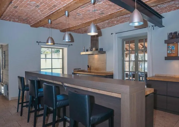 Maison En Pierre Avec Piscine à Barjac, 16 Personnes Barjac (Gard)
